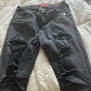 Curvy mid rise skinny fit black jeans from Guess .